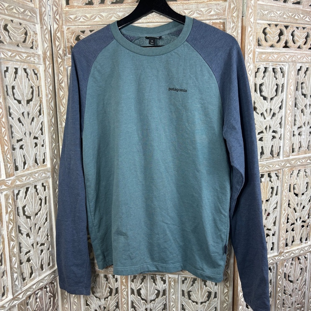 Men's Preowned Patagonia Blue Green P-6 Long Sleeve Crewneck Shirt-Size Medium